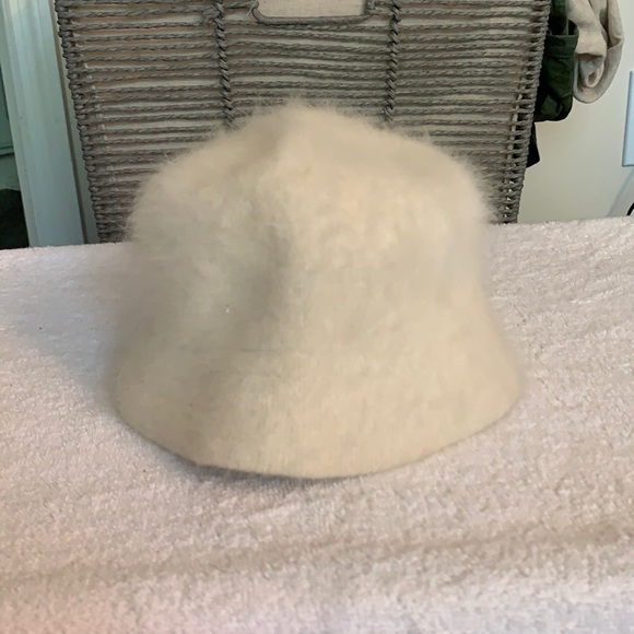 Fuzzy Bucket hat - Picture 1 of 3